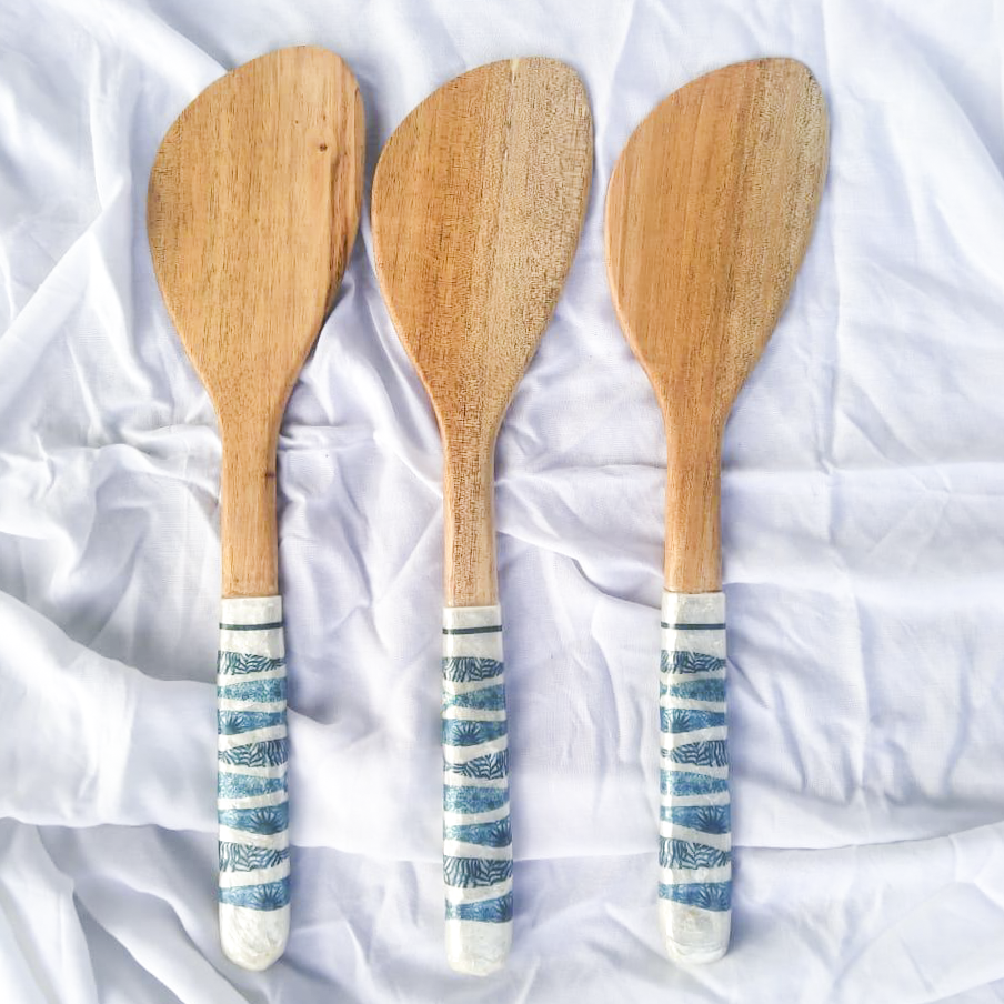 Batik Fish Wooden Capiz Utensil - 32.5 x 6 x Ht 5 cm