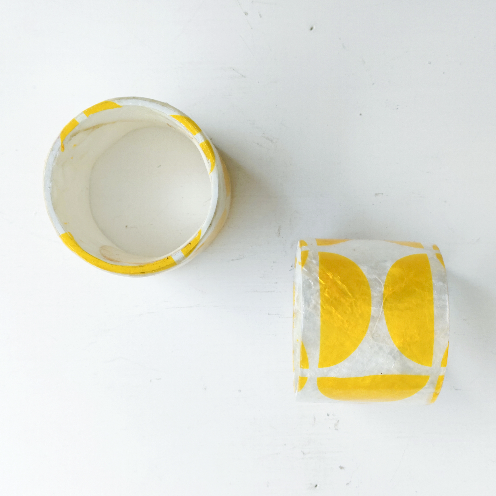 Geometric  Capiz Napkin Ring - dia 5 cm , Htt 4 cm
