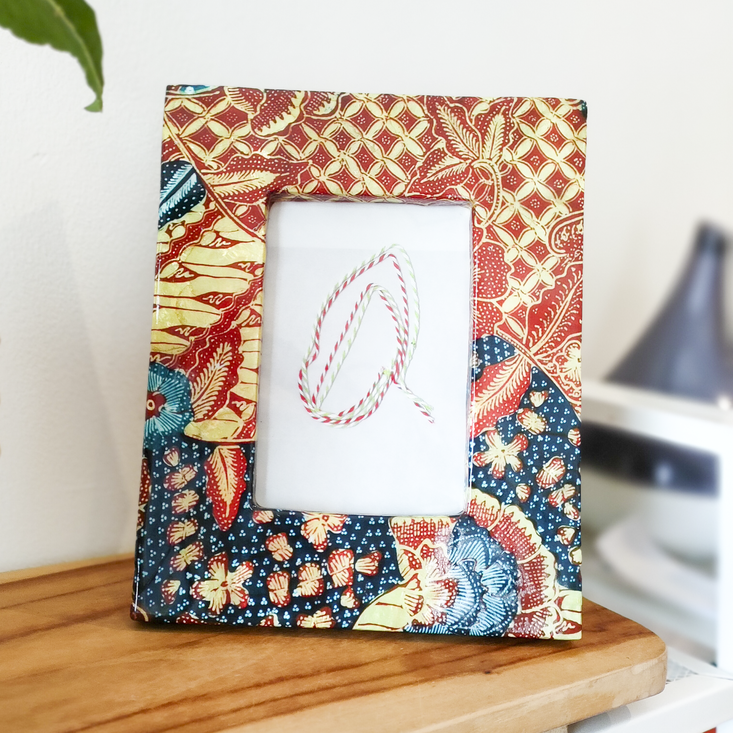 BANGBIRON Capiz Photo Frame	20 x 25 x Ht 2 cm | In 10 x 15 cm